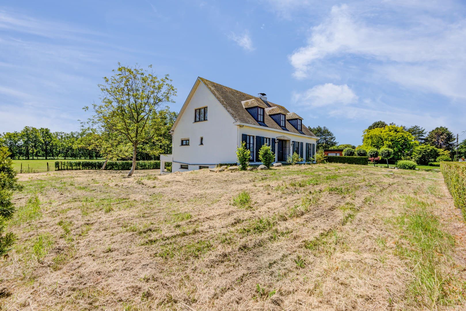 Ruime villa met 5 slaapkamers en grote tuin