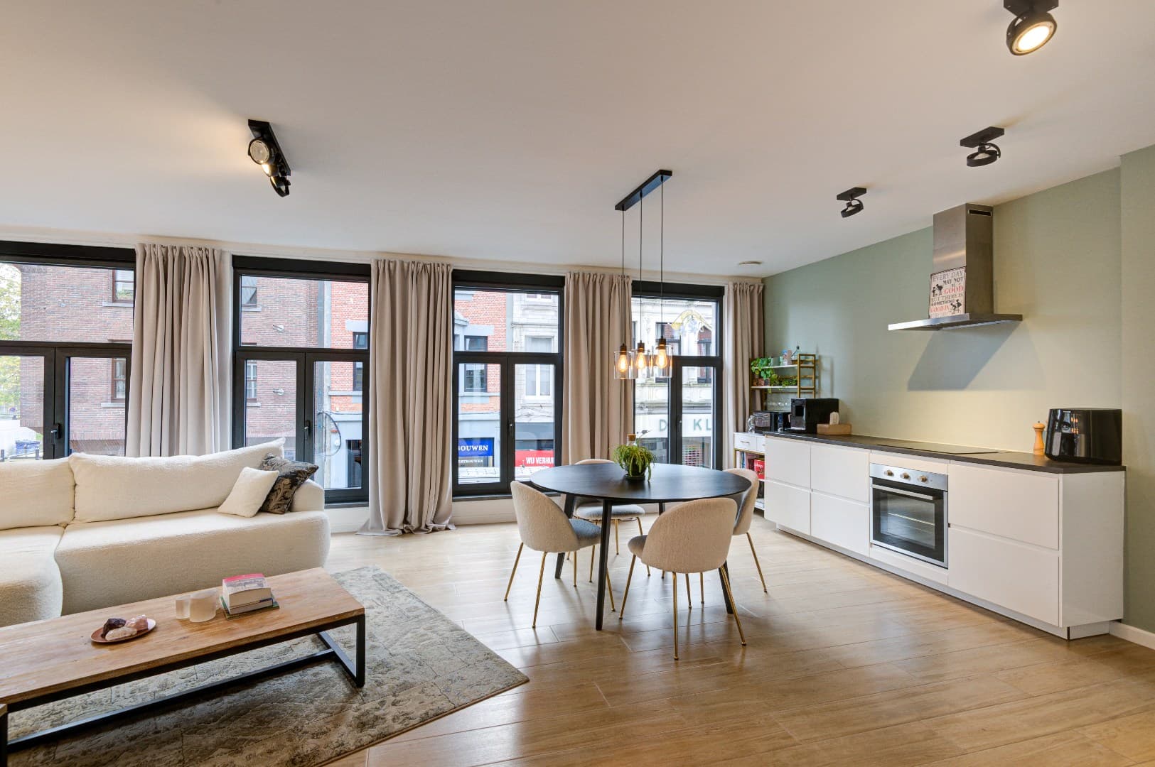 Triplex appartement met 3 slaapkamers en 2 douchekamers en terras met zicht op de toren