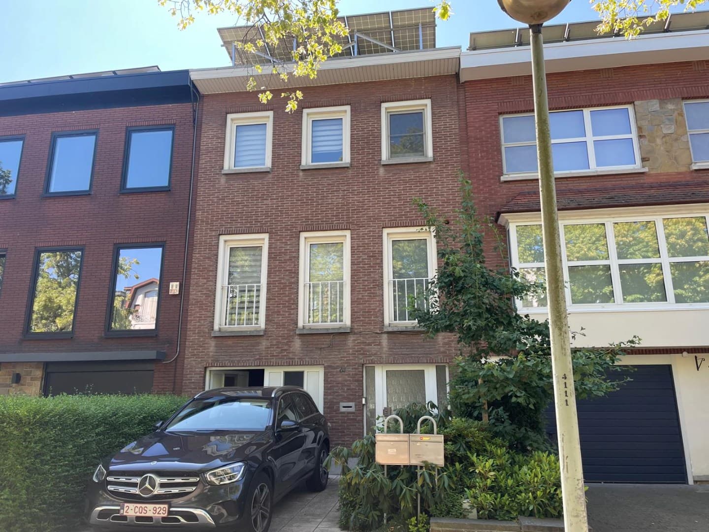 Duplex gelijkvloers appartement met 2 slaapkamers , garage en tuin