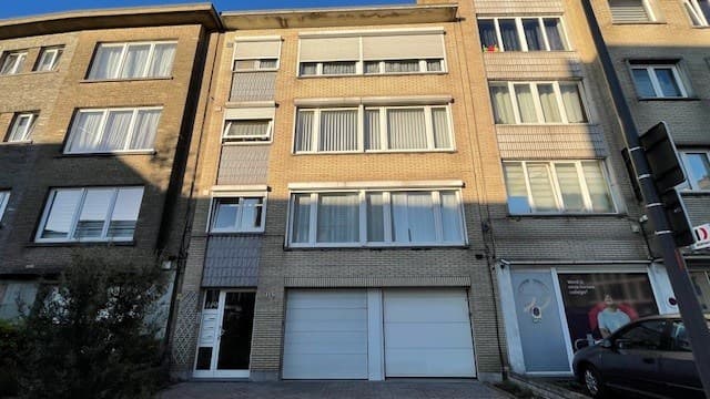 Ruim appartement met 2 slaapkamers in Antwerpen, EPC B, optioneel garage te koop.